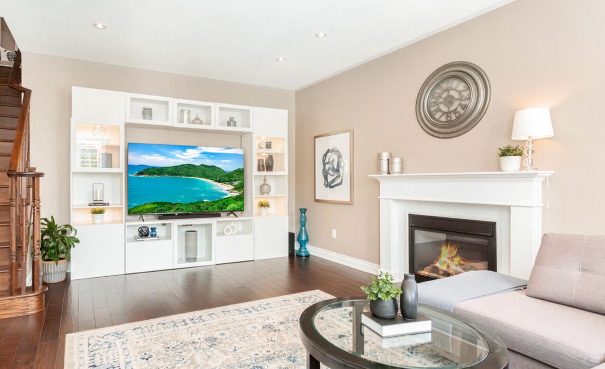 Photo of Livingroom in Halton Regional Municipality