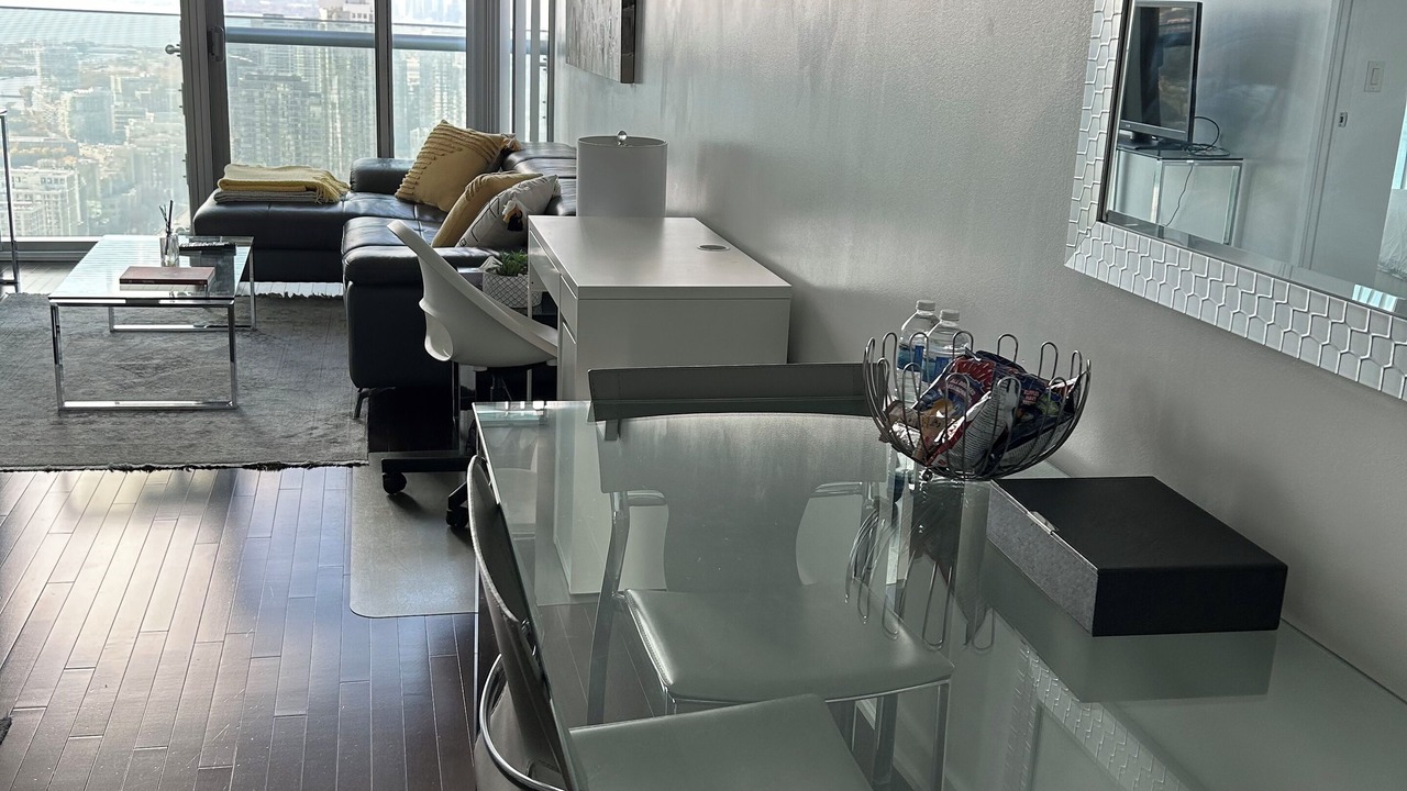 Photo of Livingroom in Toronto Entertainment District