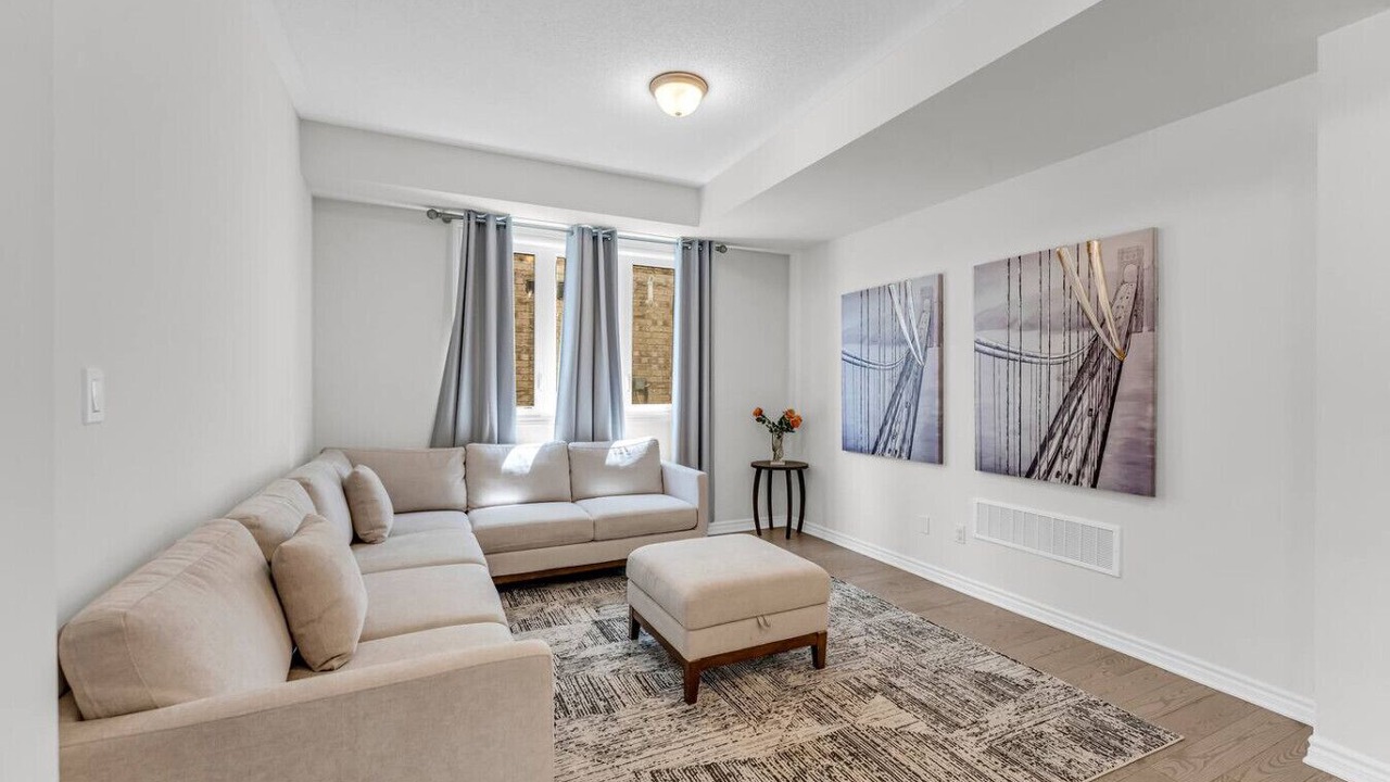 Photo of Livingroom in Port Colborne