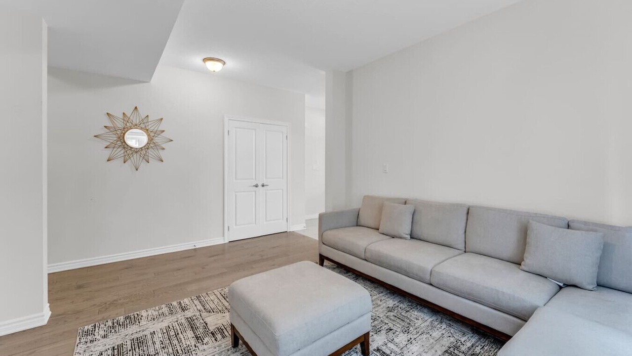 Photo of Livingroom in Port Colborne