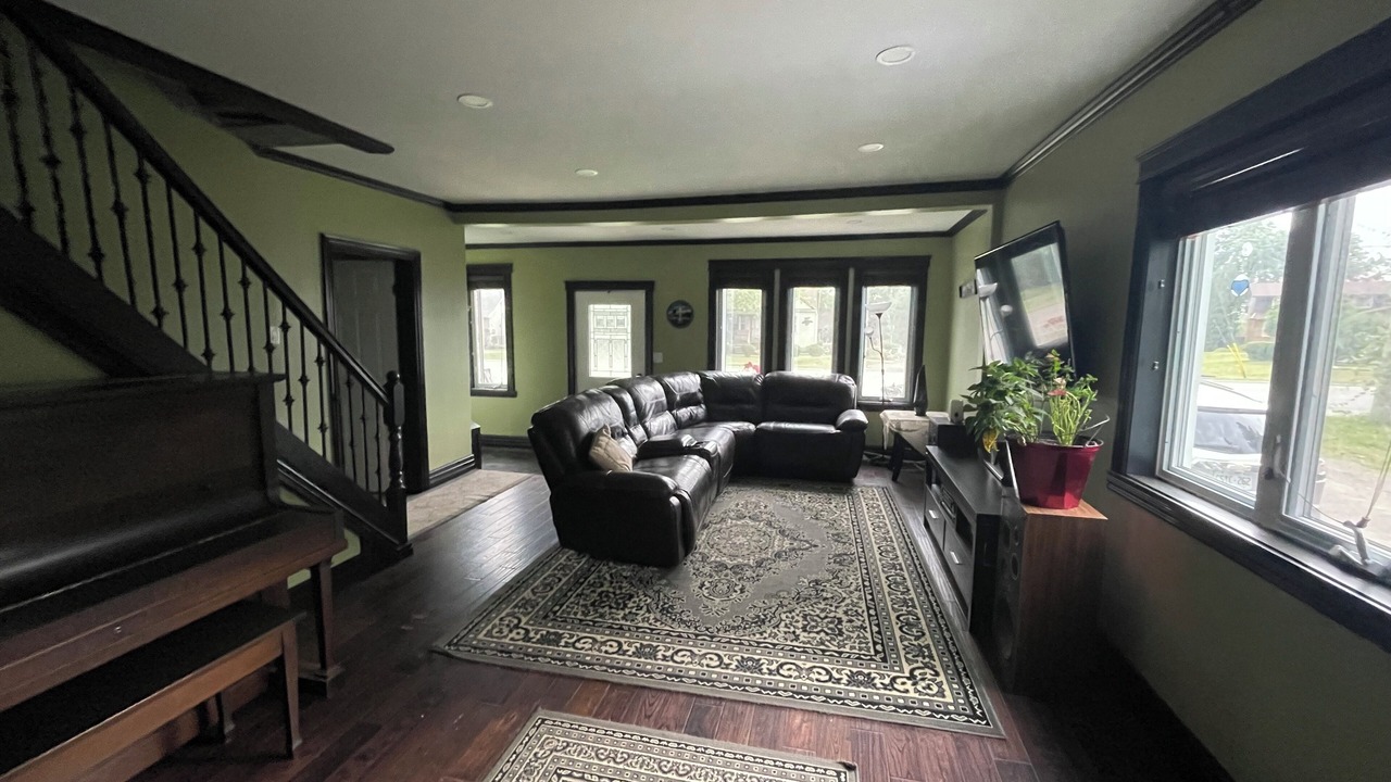 Photo of Livingroom in LaSalle