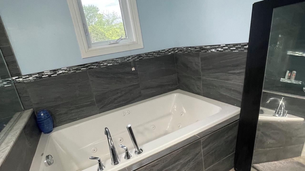 Photo of Bathroom in LaSalle