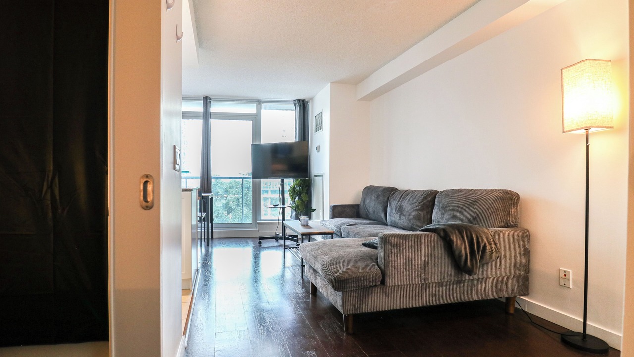 Photo of Livingroom in Toronto Entertainment District