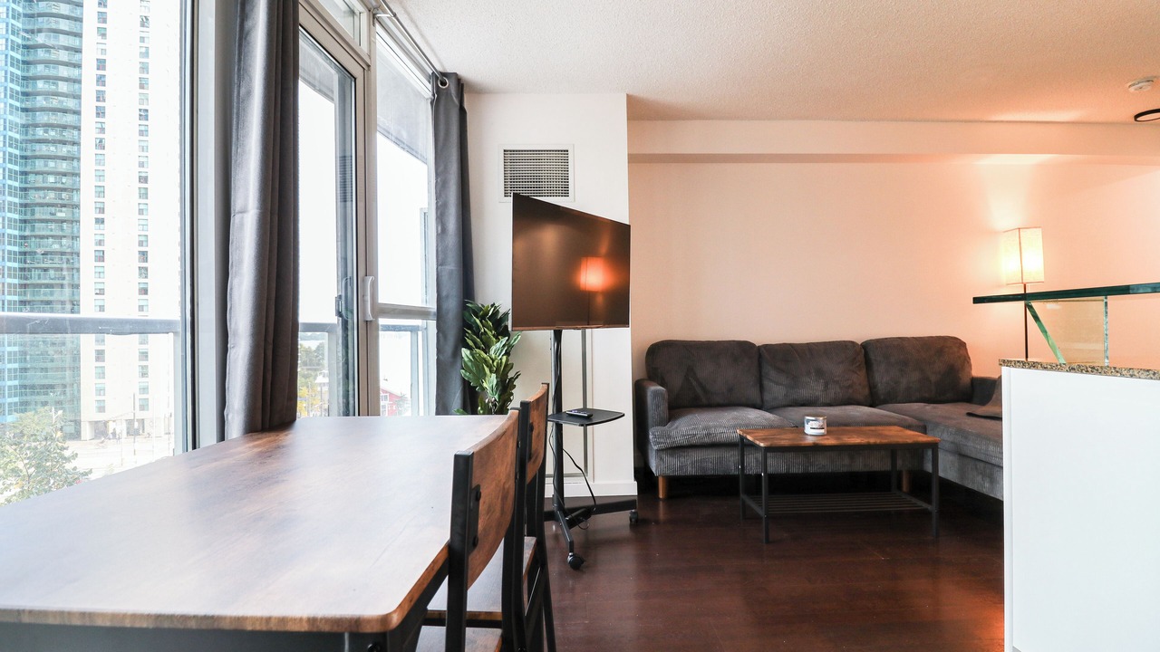 Photo of Livingroom in Toronto Entertainment District