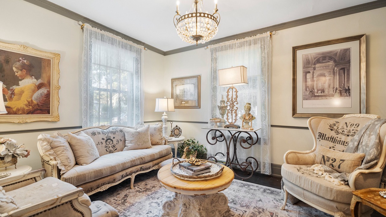 Photo of Livingroom in Old Town Historic District