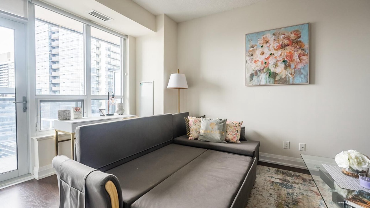 Photo of Livingroom in Willowdale