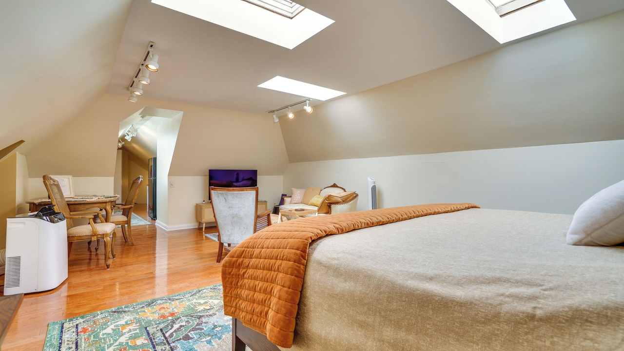 Photo of Bedroom in Summit - University