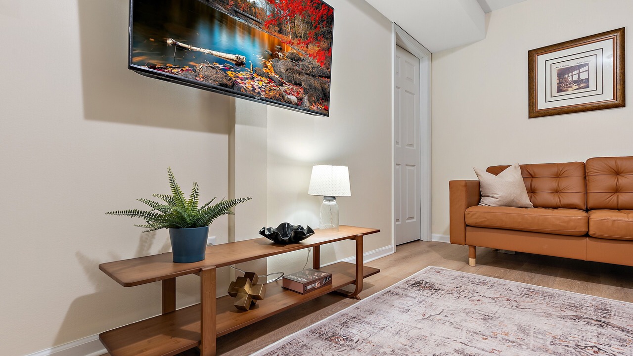 Photo of Livingroom in Summit - University