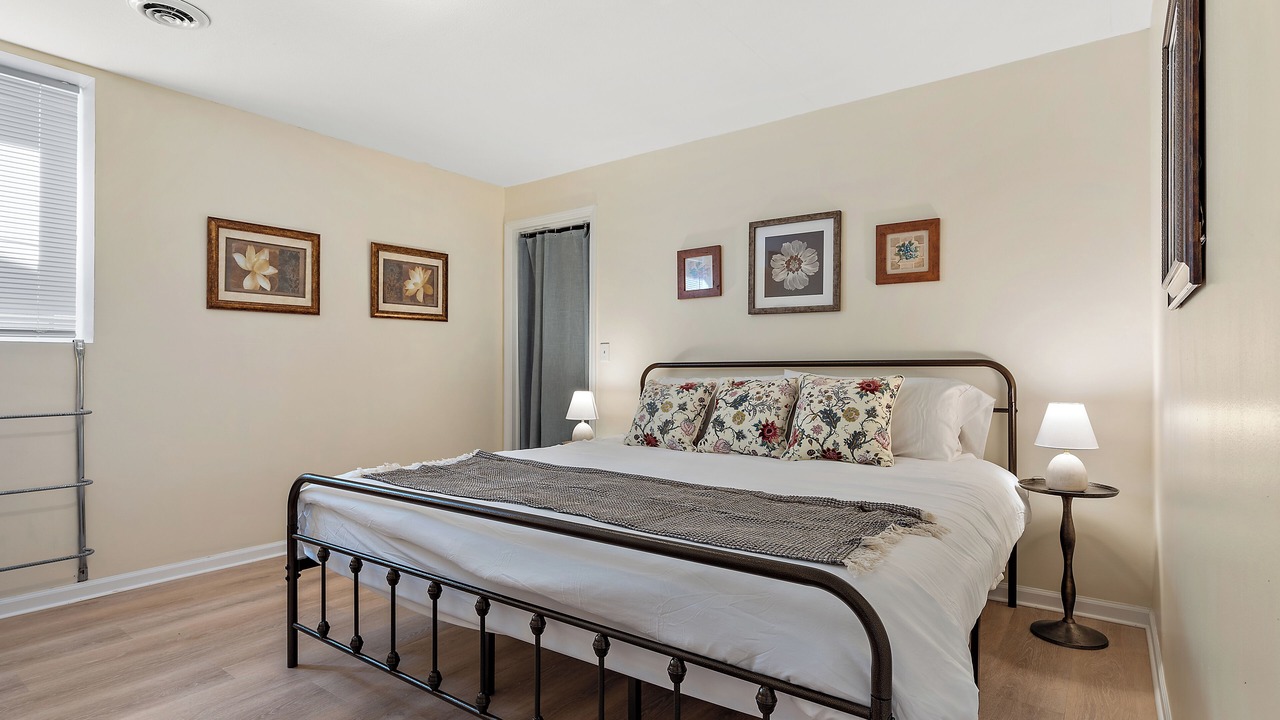 Photo of Bedroom in Summit - University