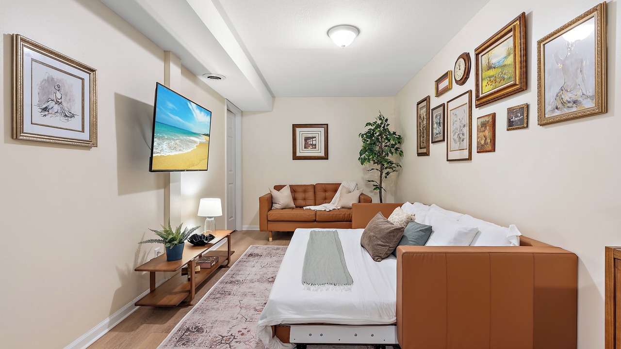 Photo of Bedroom in Summit - University