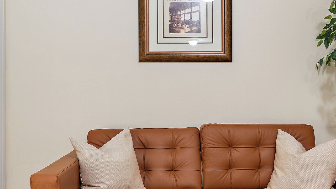 Photo of Livingroom in Summit - University