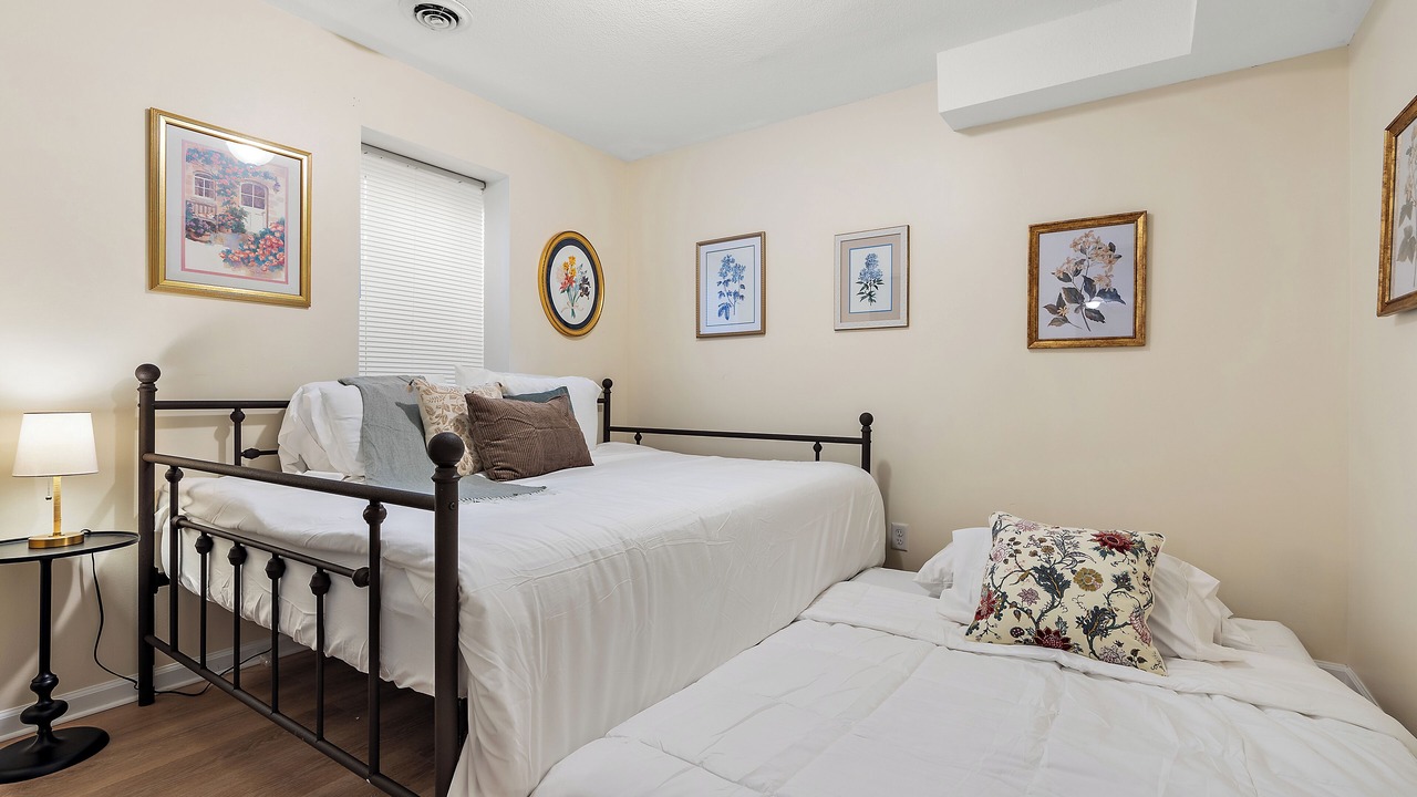 Photo of Bedroom in Summit - University