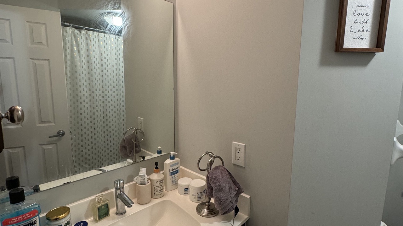 Photo of Bathroom in Thorncliffe Park