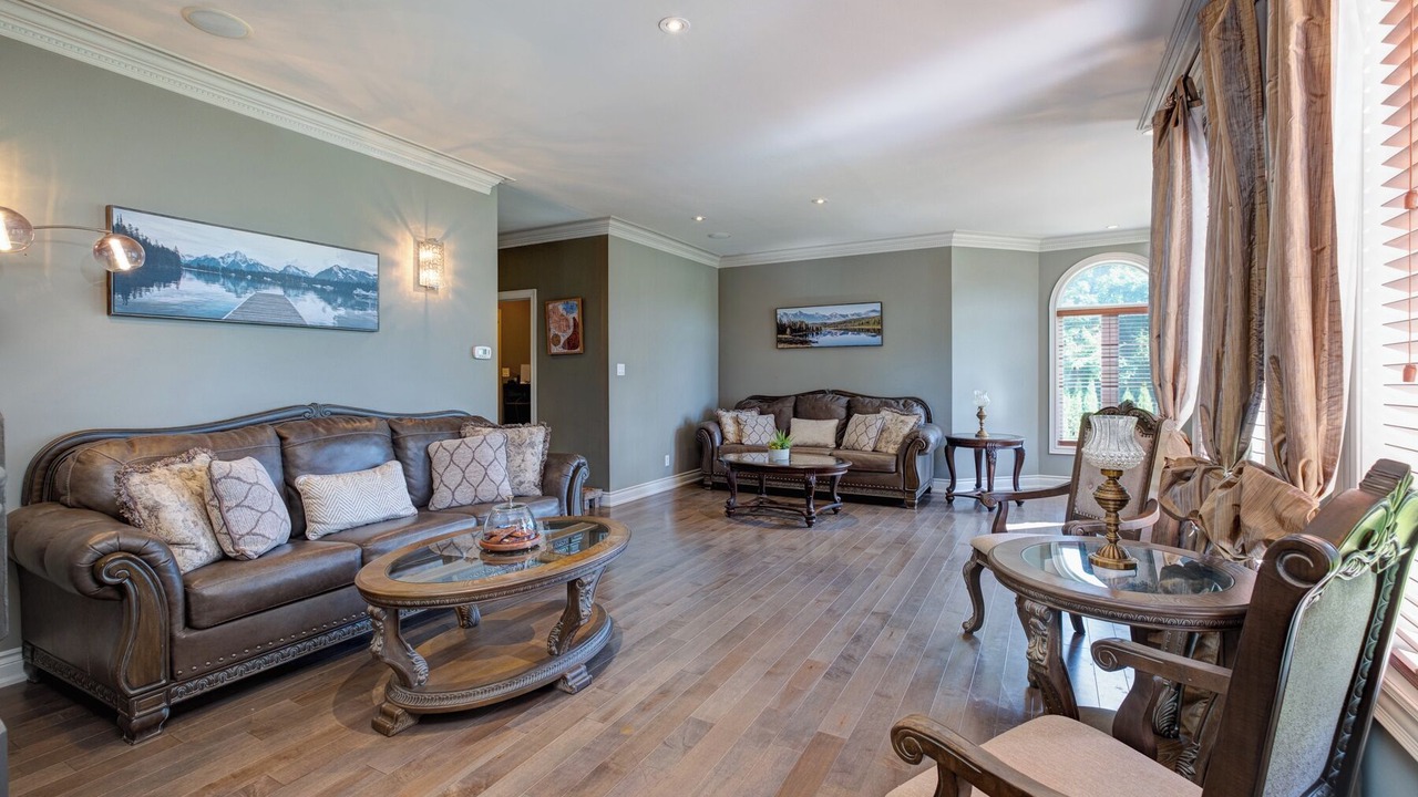 Photo of Livingroom in Bradford West Gwillimbury