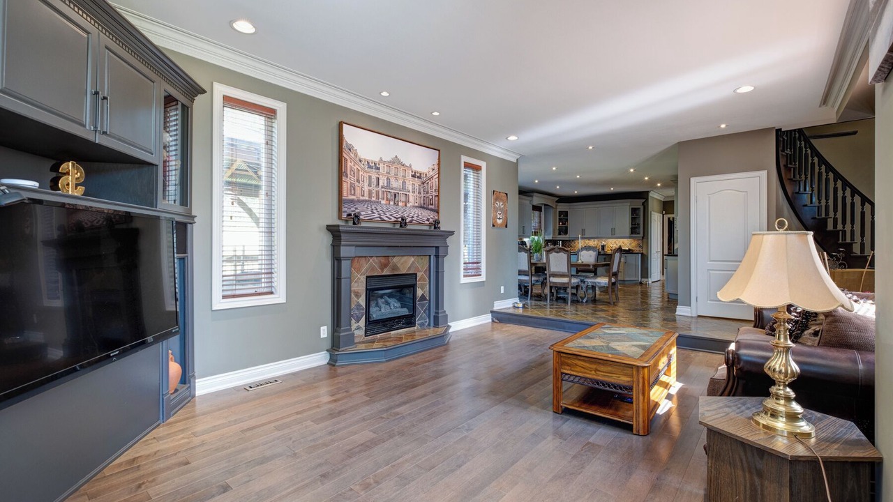 Photo of Livingroom in Bradford West Gwillimbury