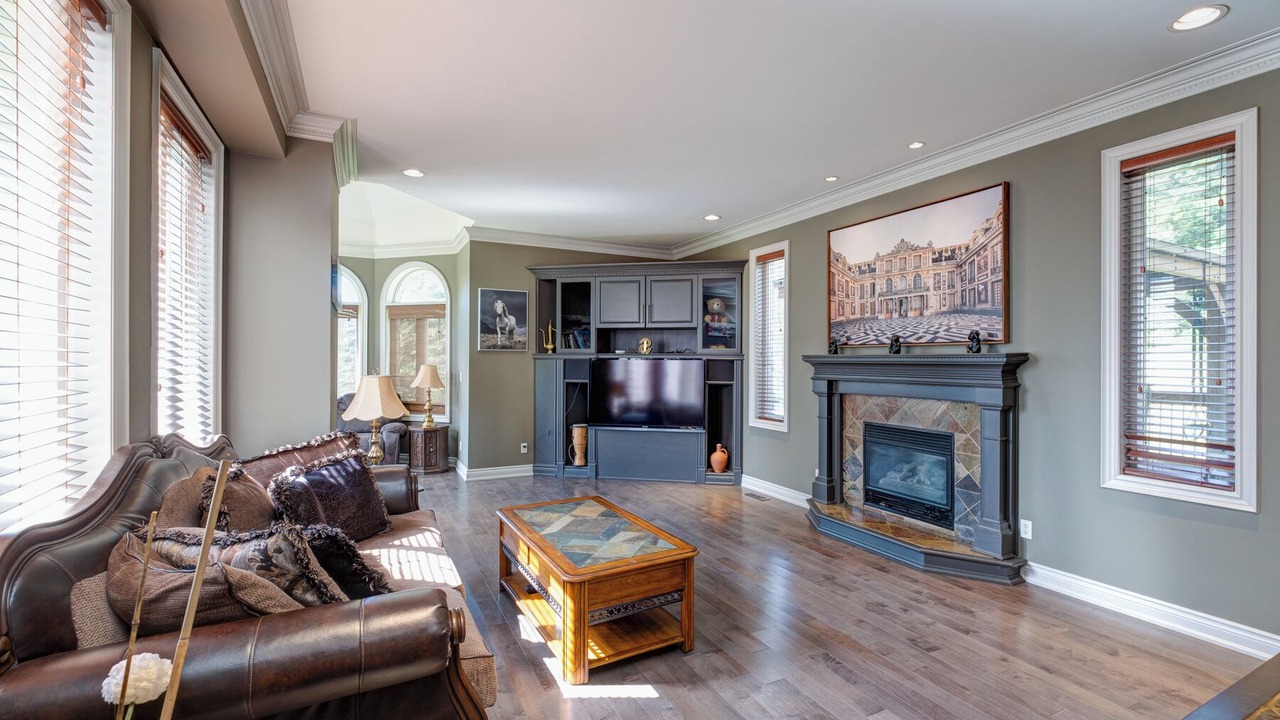 Photo of Livingroom in Bradford West Gwillimbury