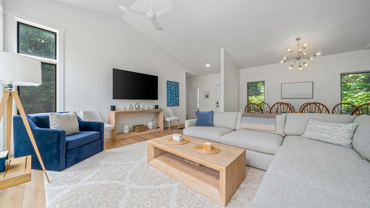 Photo of Livingroom in Rideau Lakes