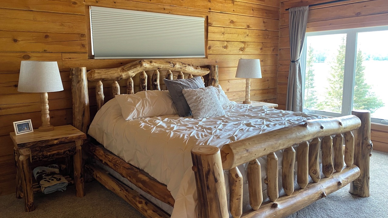 Photo of Bedroom in Crane Lake