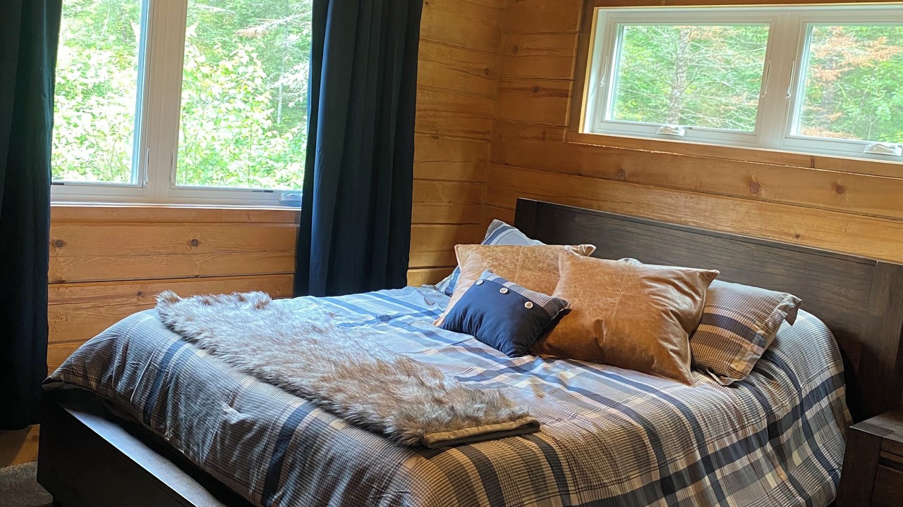 Photo of Bedroom in Crane Lake