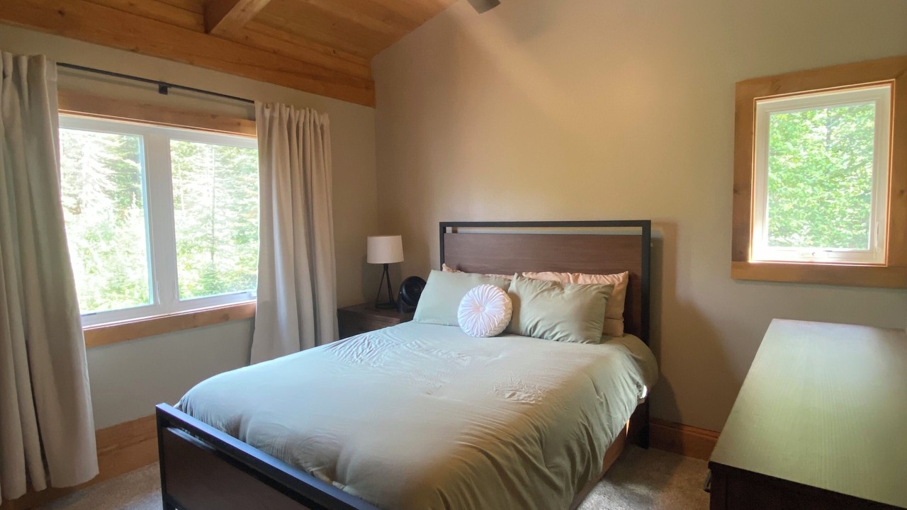 Photo of Bedroom in Crane Lake