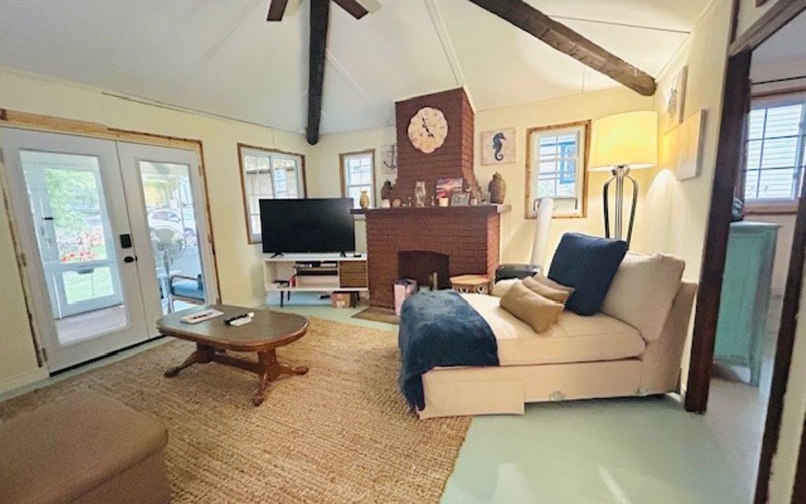 Photo of Livingroom in Port Colborne