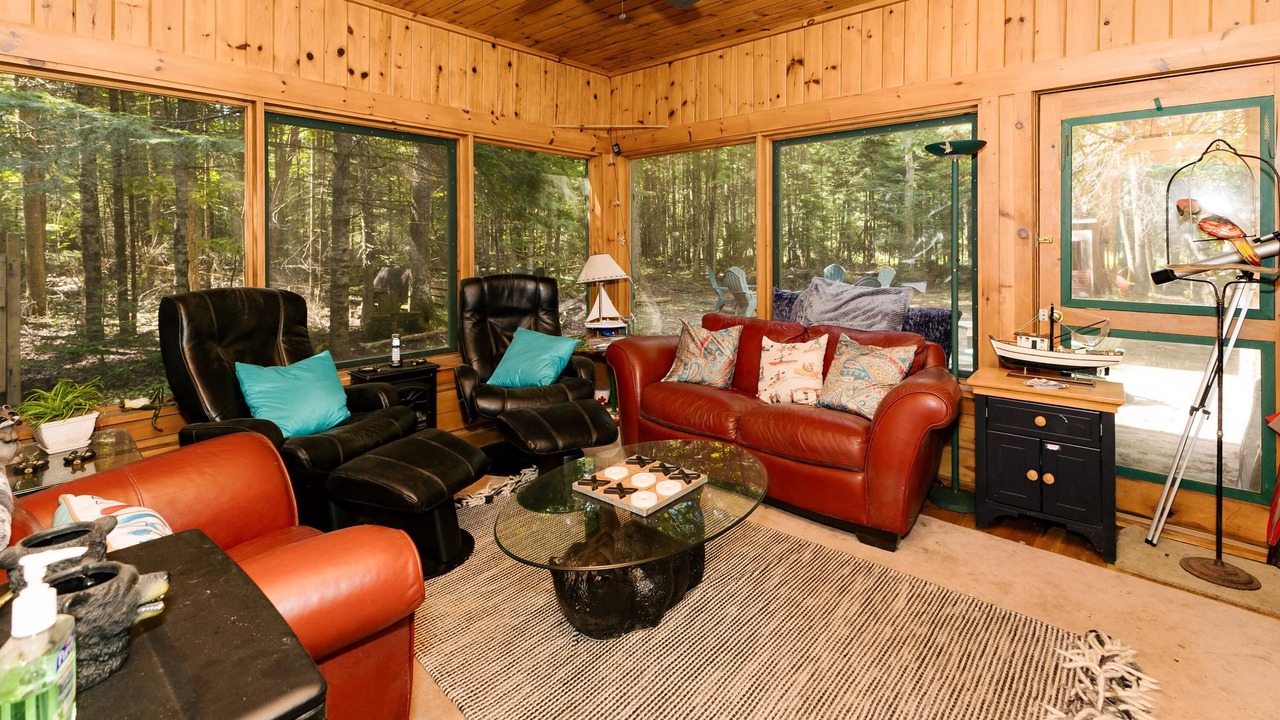 Photo of Livingroom in Haliburton