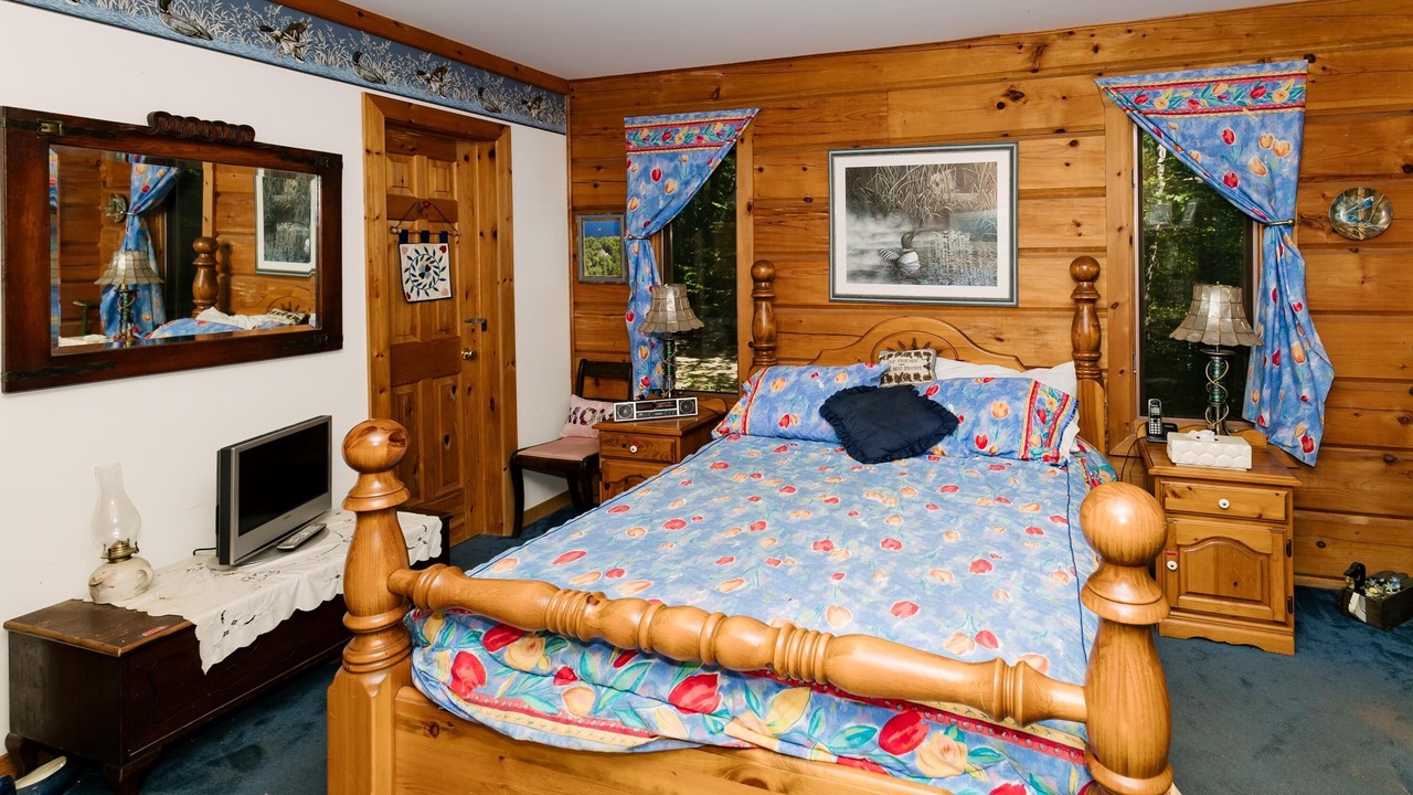 Photo of Bedroom in Haliburton