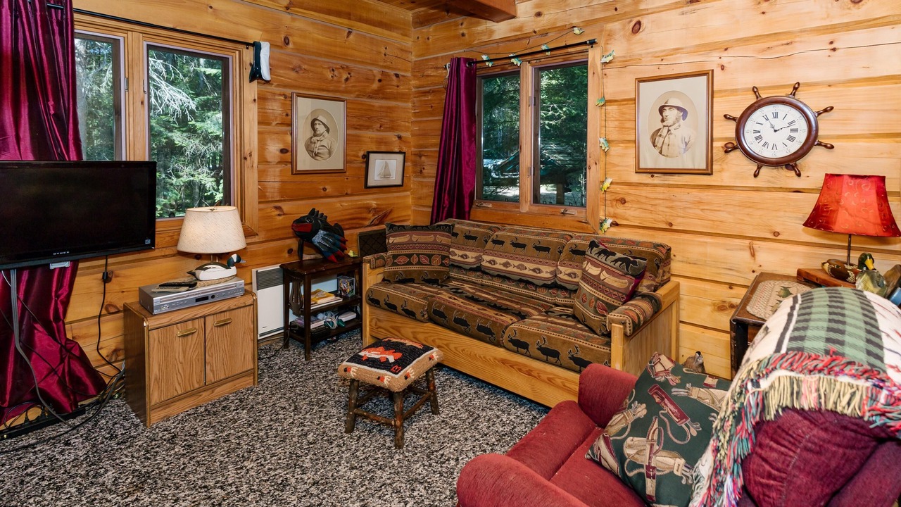 Photo of Livingroom in Haliburton
