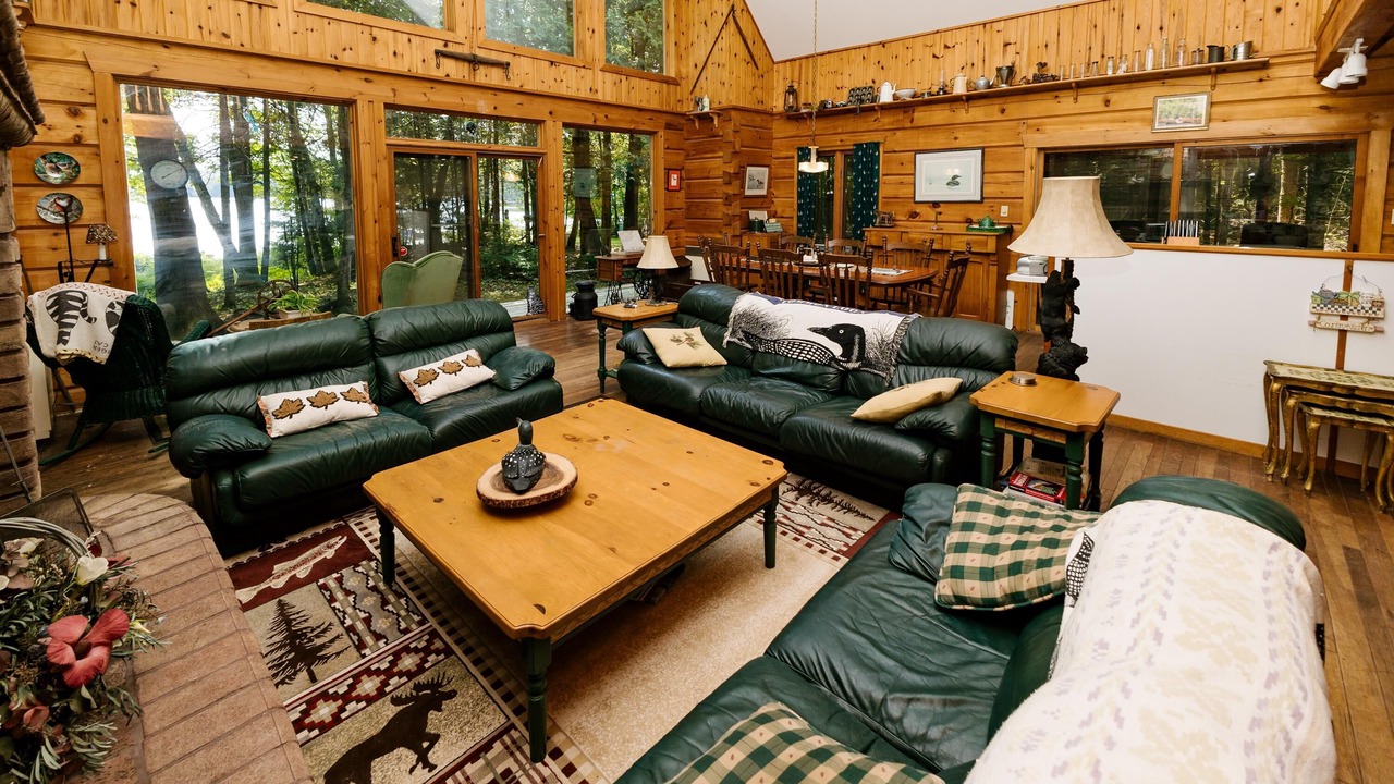 Photo of Livingroom in Haliburton