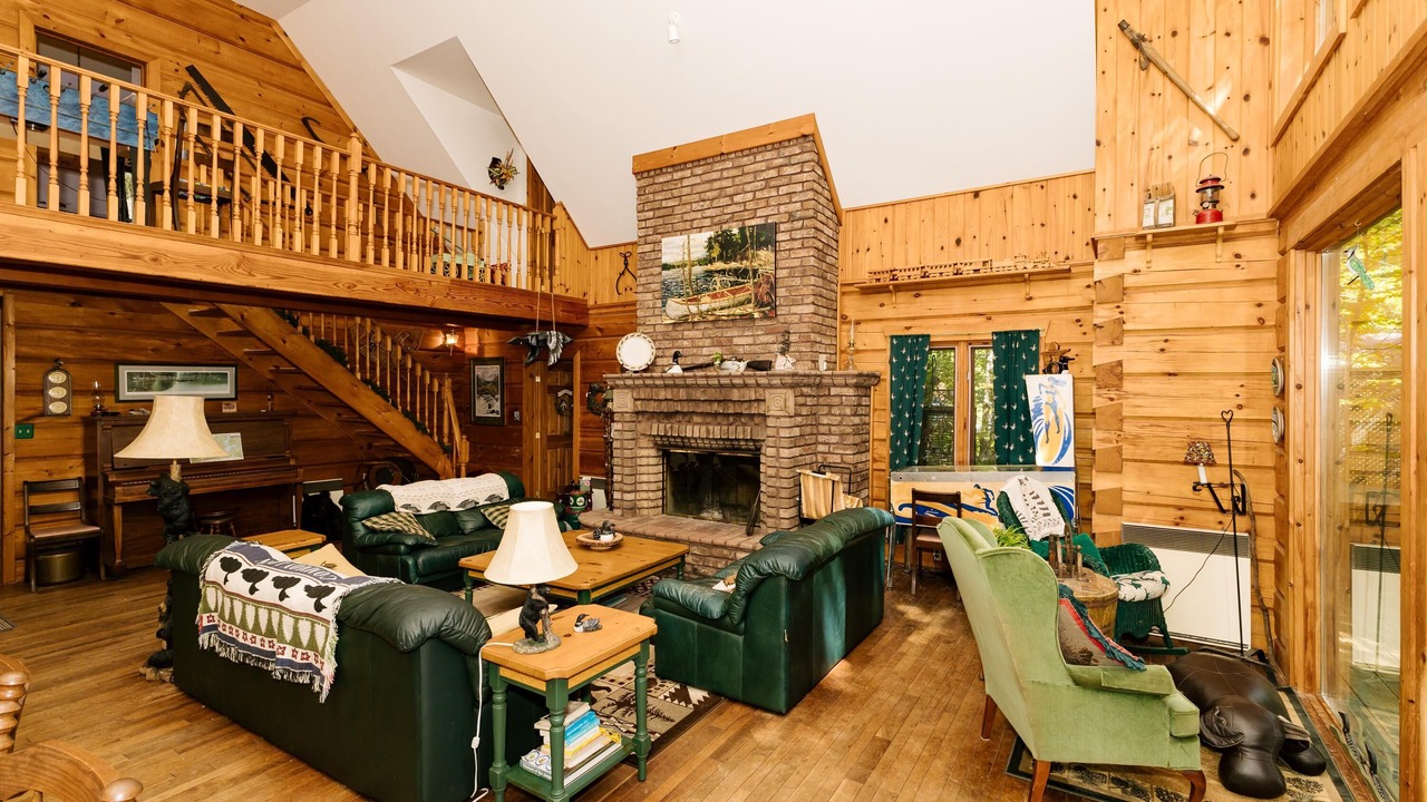 Photo of Livingroom in Haliburton