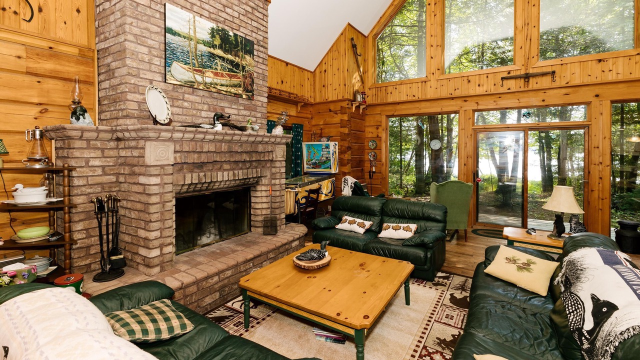 Photo of Livingroom in Haliburton