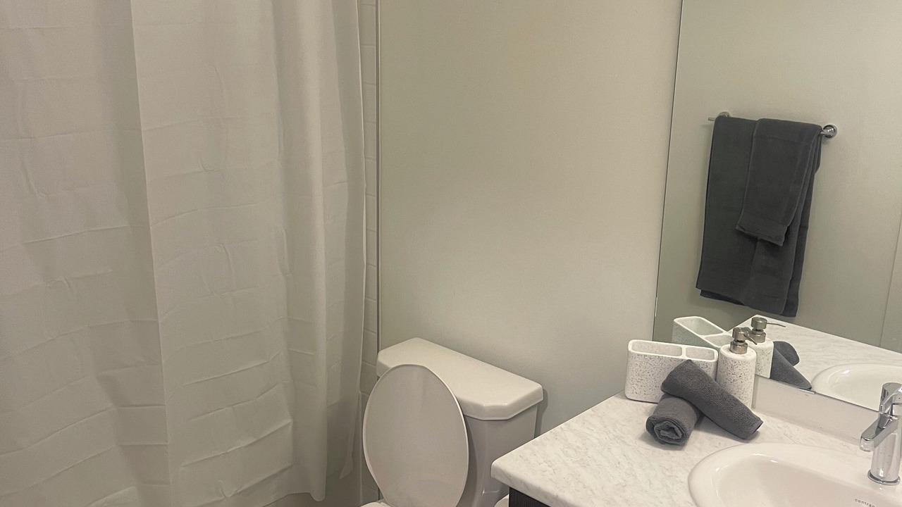 Photo of Bathroom in Brookhaven - Amesbury