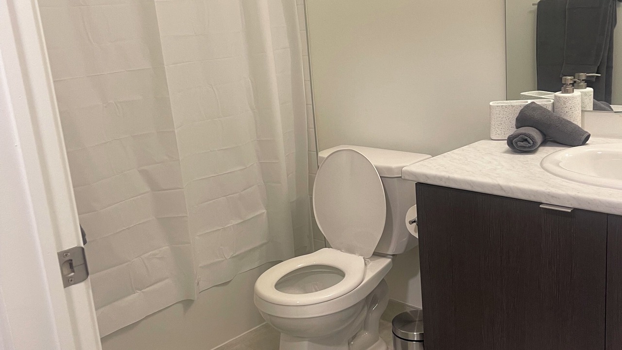 Photo of Bathroom in Brookhaven - Amesbury