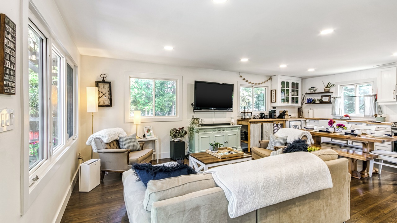 Photo of Livingroom in Sudbury District