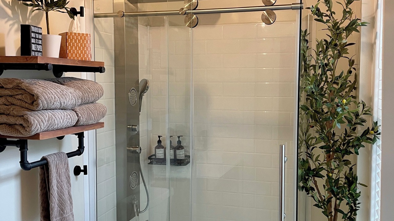 Photo of Bathroom in Shakespeare