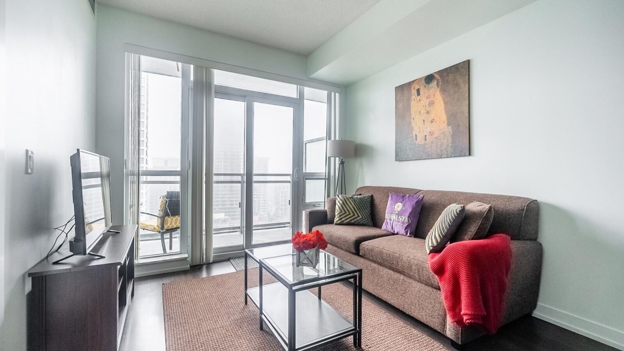 Photo of Livingroom in Yonge-Eglinton