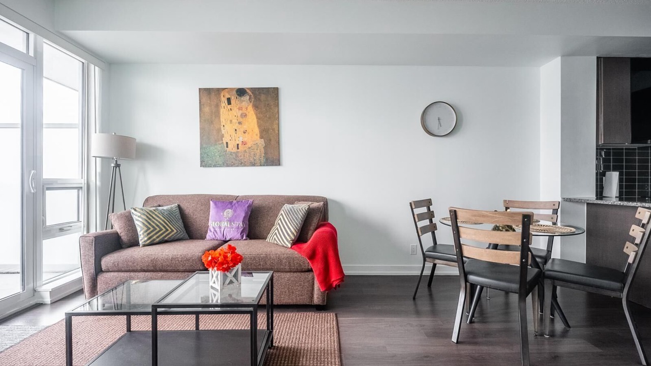 Photo of Livingroom in Yonge-Eglinton