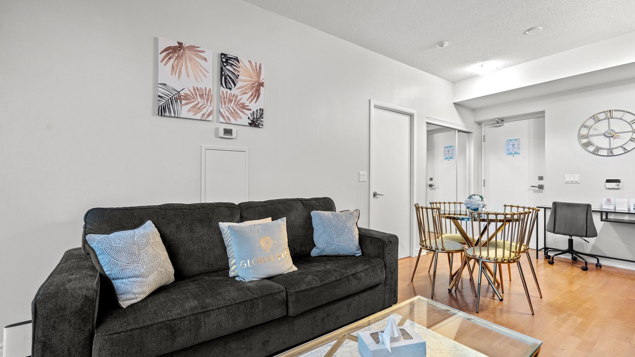Photo of Livingroom in Bay Cloverhill