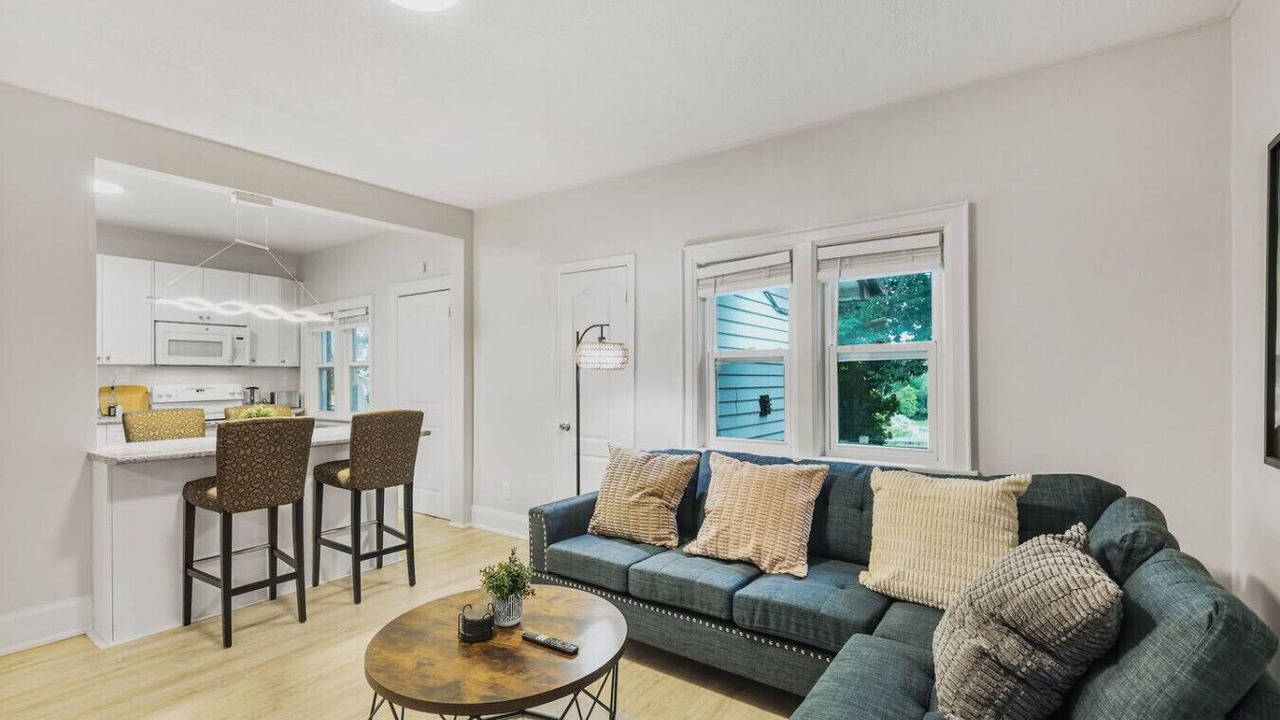 Photo of Livingroom in Durham Region