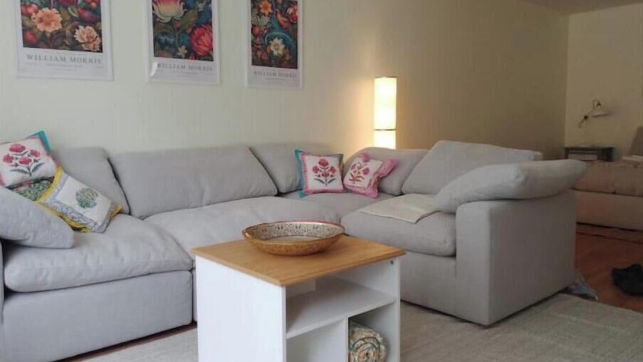 Photo of Livingroom in Port Dover