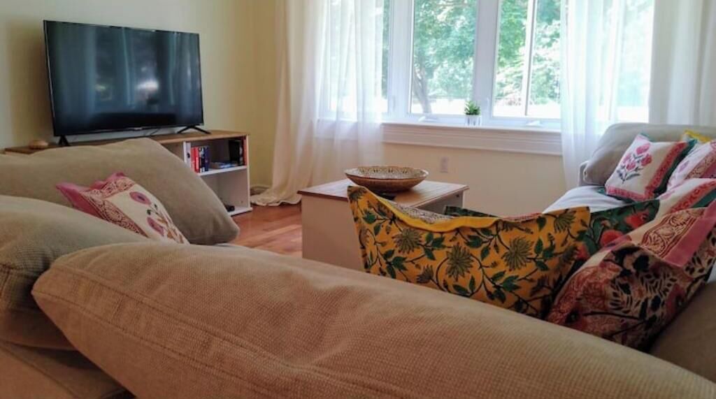 Photo of Livingroom in Port Dover
