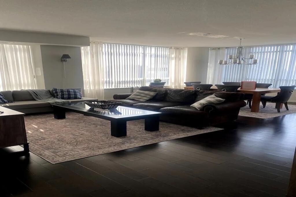 Photo of Livingroom in Toronto Entertainment District