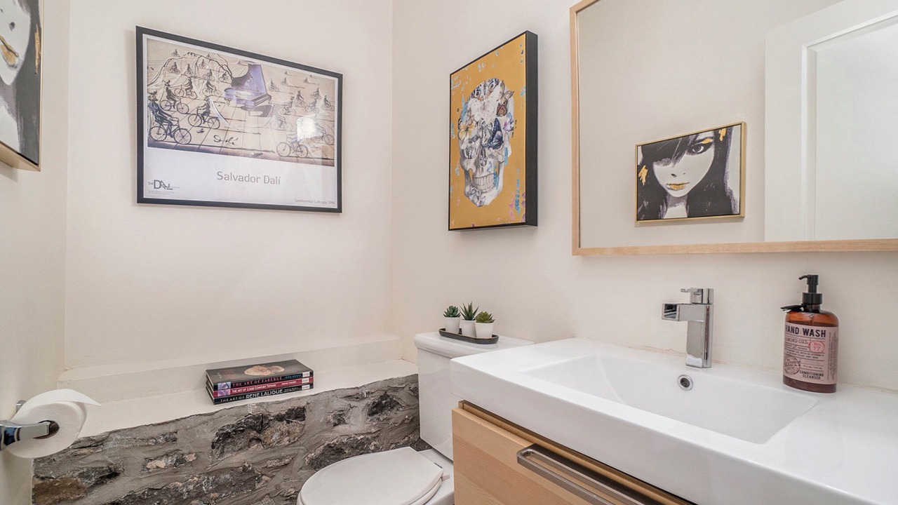 Photo of Bathroom in Byward Market - Parliament Hill