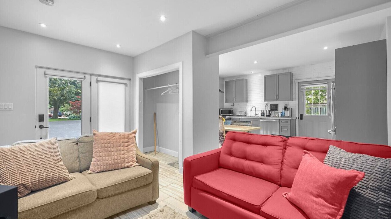 Photo of Livingroom in Cobourg