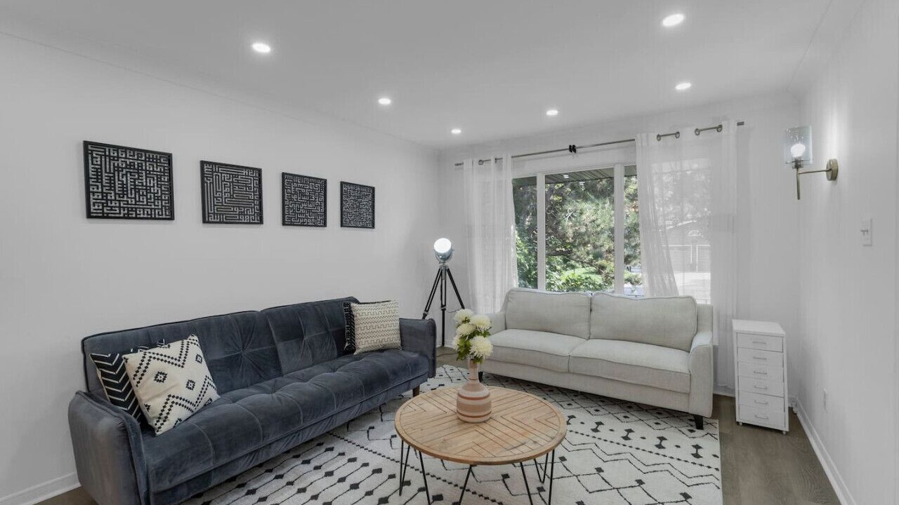 Photo of Livingroom in Erin Mills