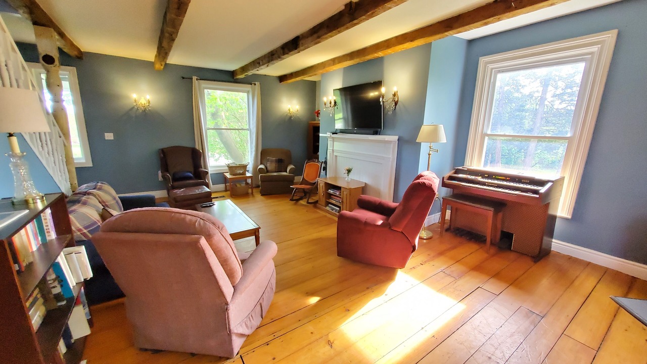 Photo of Livingroom in Greater Napanee