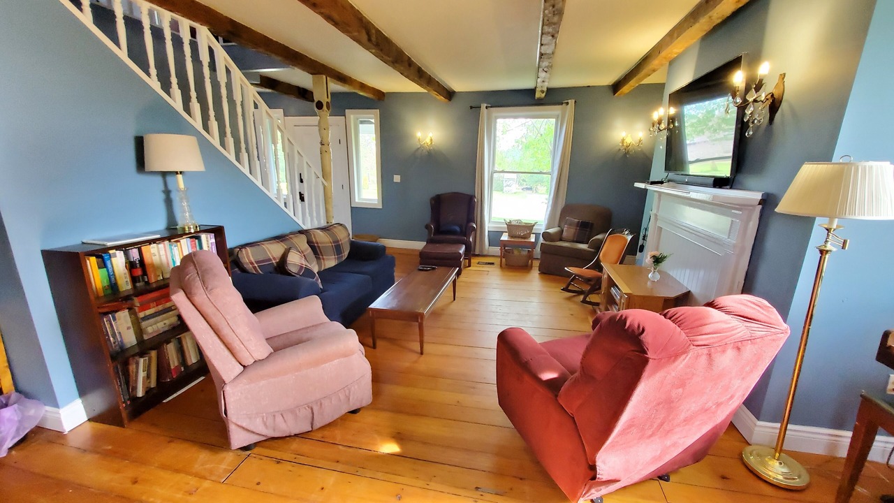 Photo of Livingroom in Greater Napanee