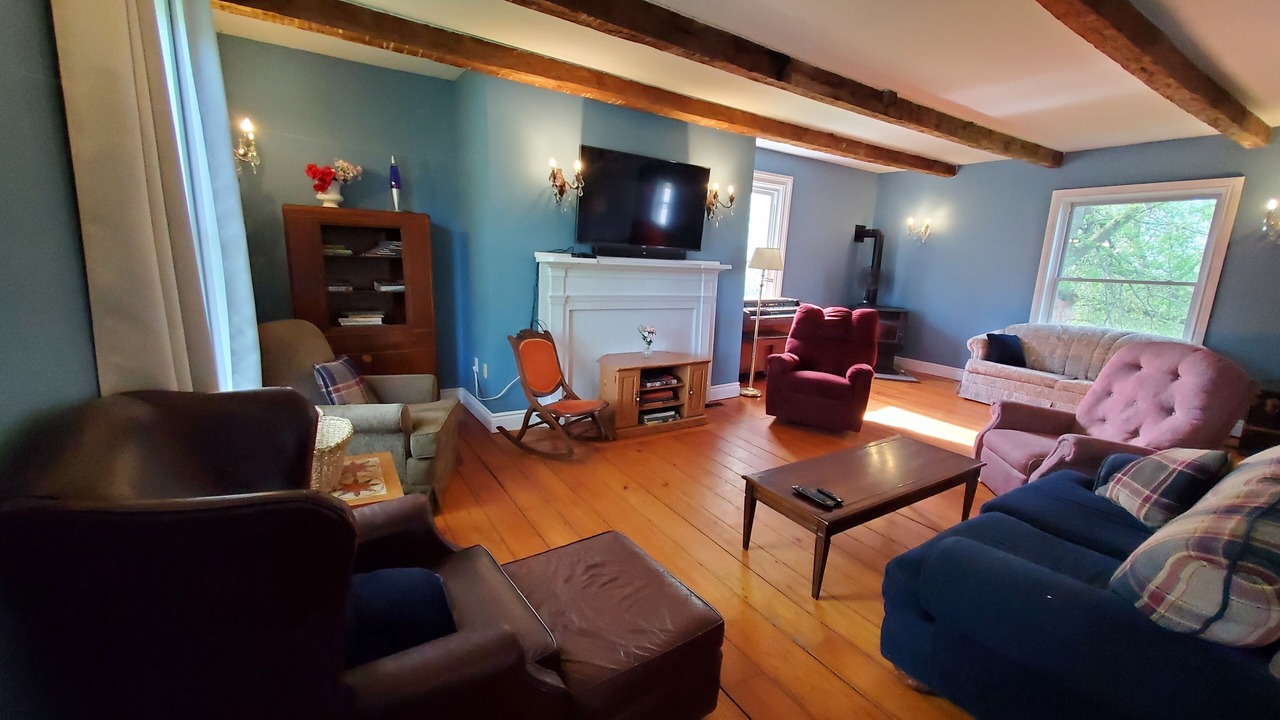 Photo of Livingroom in Greater Napanee