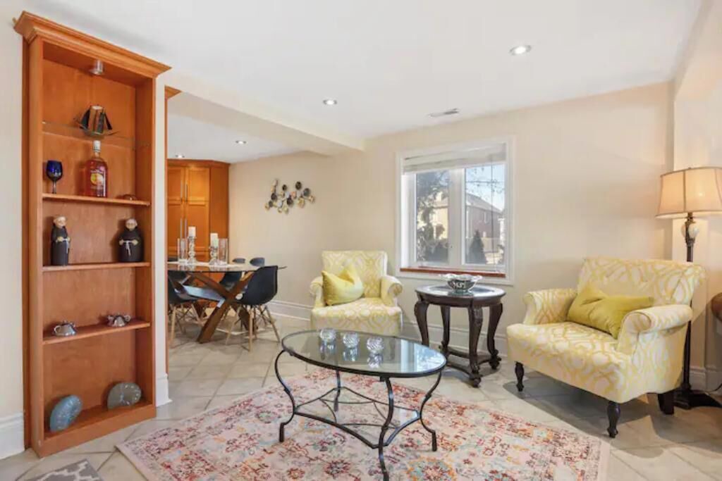 Photo of Livingroom in Thornhill