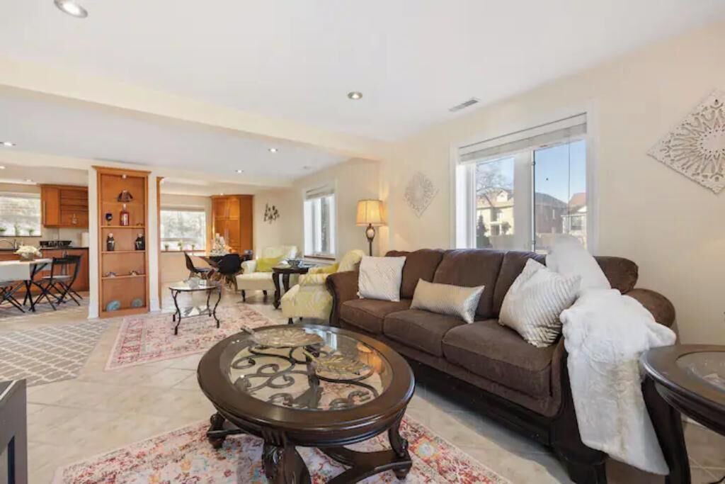 Photo of Livingroom in Thornhill